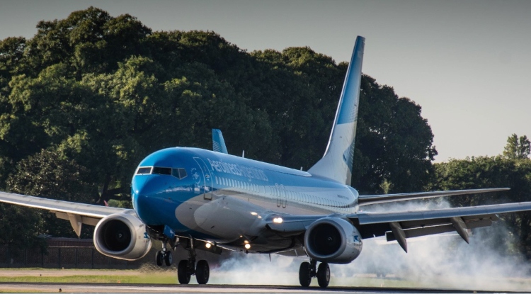 Aerolíneas Argentinas transportó 2 4 millones de pasajeros en 1er