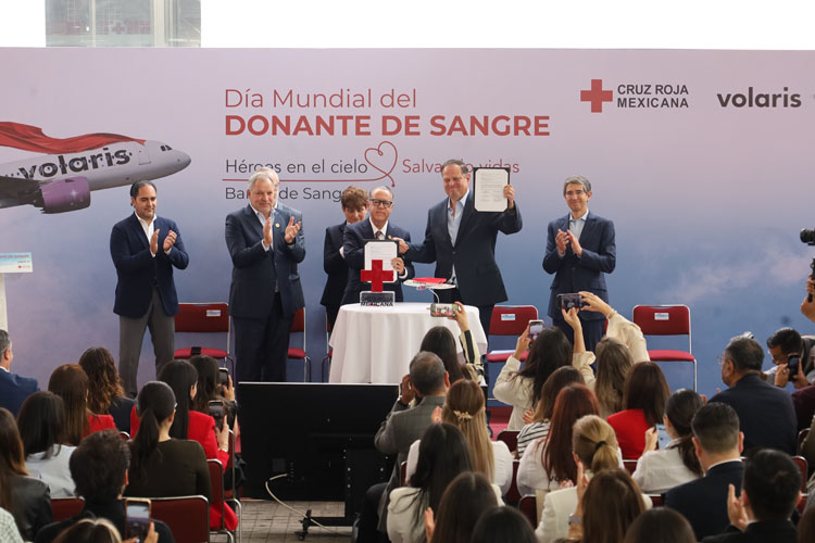 Volaris y la Cruz Roja Mexicana firman alianza para el transporte aéreo ...